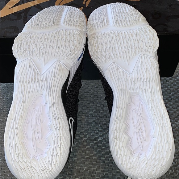 Lebron 17 lows - Picture 2 of 7